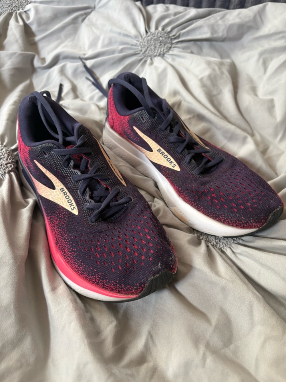 Brooks Women's Navy and Pink Gradient Running Sneakers